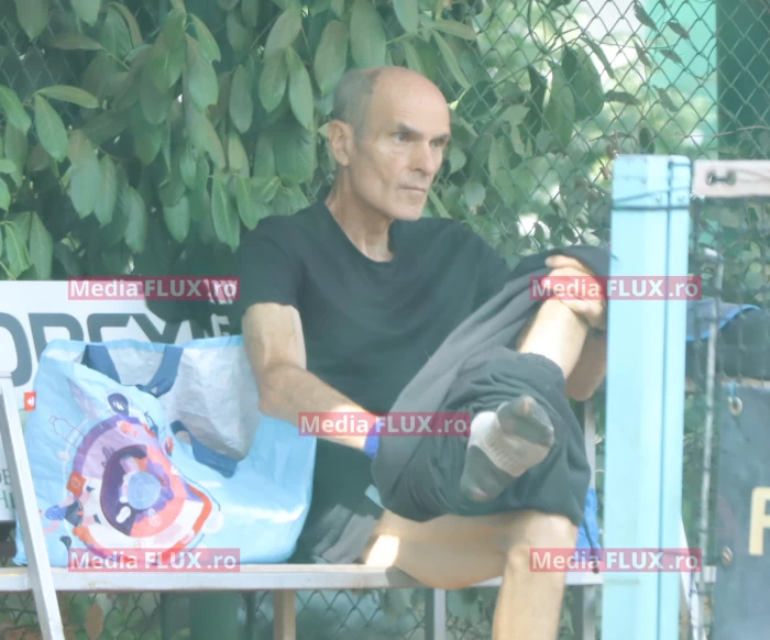 Cristian Tudor Popescu o „calcă în picioare” pe Simona Halep cu o pereche de șosete bombardate ca după război