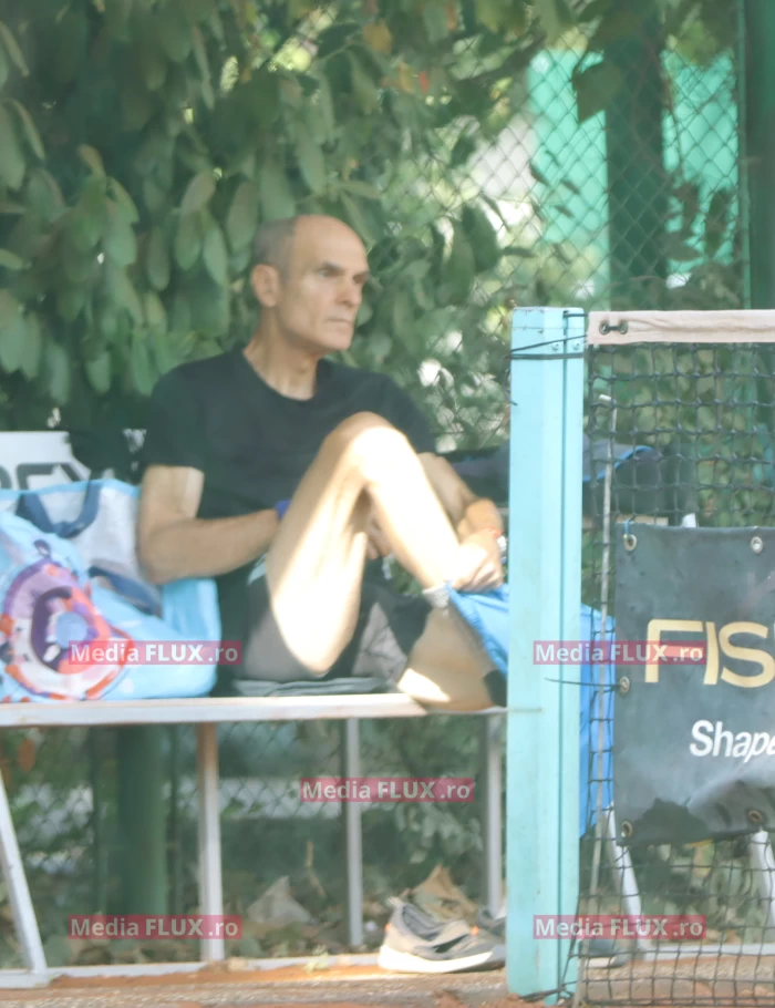 Cristian Tudor Popescu o „calcă în picioare” pe Simona Halep cu o pereche de șosete bombardate ca după război