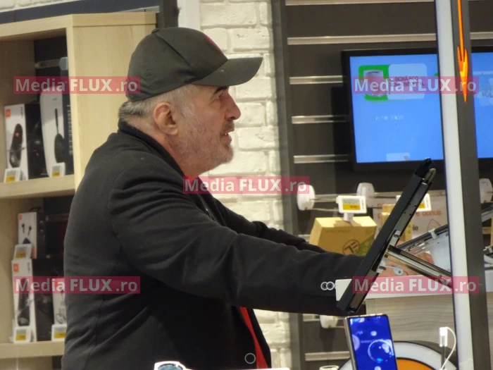 Imagini rare cu Florin Călinescu. Cum arată acum actorul de 67 de ani | VIDEO PAPARAZZI