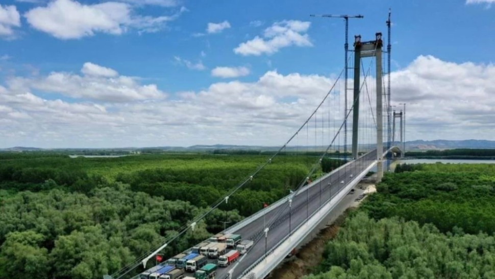 Absolut fabulos Formația Azur a lansat imnul Podului de la Brăila | VIDEO