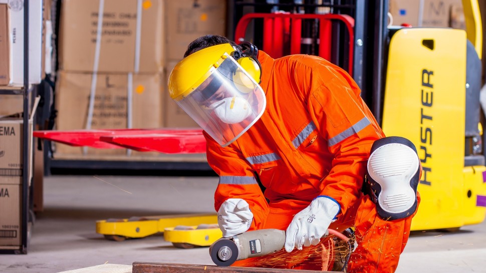 Angajații români tot mai săraci. Cele mai afectate domenii