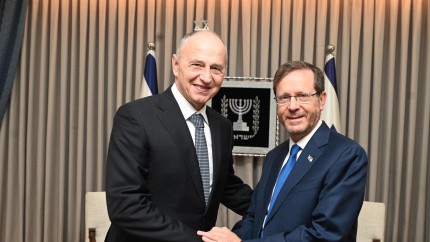 Mircea Geoană în vizită la președintele Israelului. Întâlniri la nivel înalt pentru reparația unei greșeli intenționate