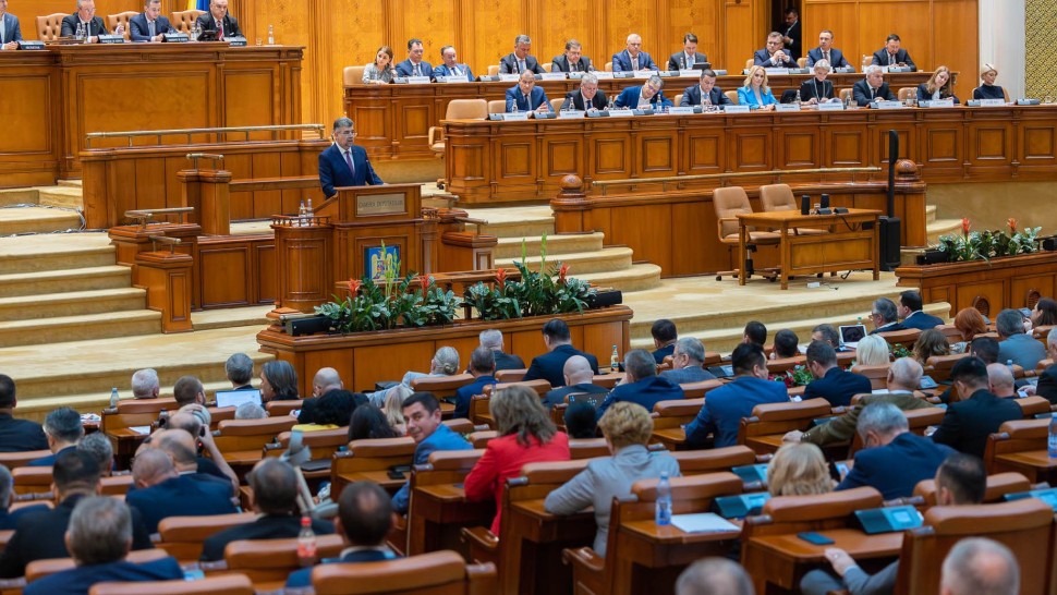 Ziua asumării măsurilor fiscale în Parlament. Modificări de ultimă oră pentru români. Guvernul s-a reunit de urgență | DOCUMENT UPDATE