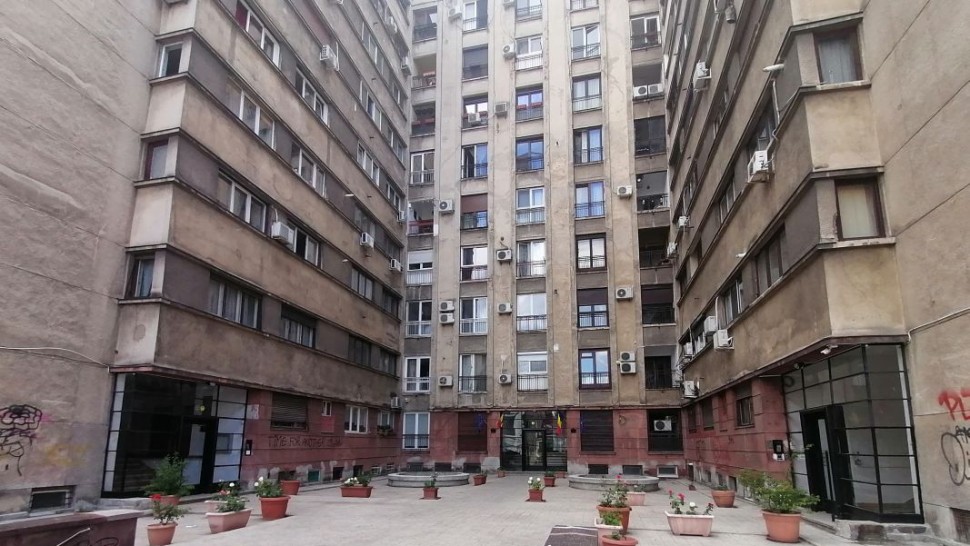 Două blocuri istorice din centrul Bucureștiului sunt pericol public și prezintă pericol iminent de colaps. Descoperirea șocantă facuta de un electrician