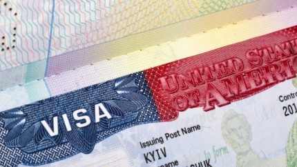 A fost stabilită data exactă la care dispar vizele SUA Ambasadorul Andrei Muraru De la 1 decembrie 2025 românii vor putea călători în SUA fără vize