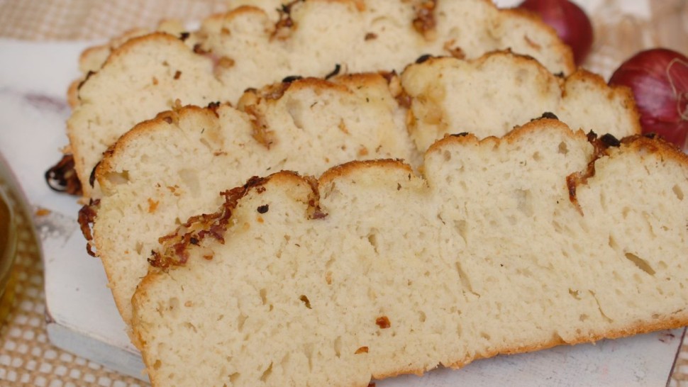 Rețetă pâine cu ceapă. Una dintre deliciile de pe masă