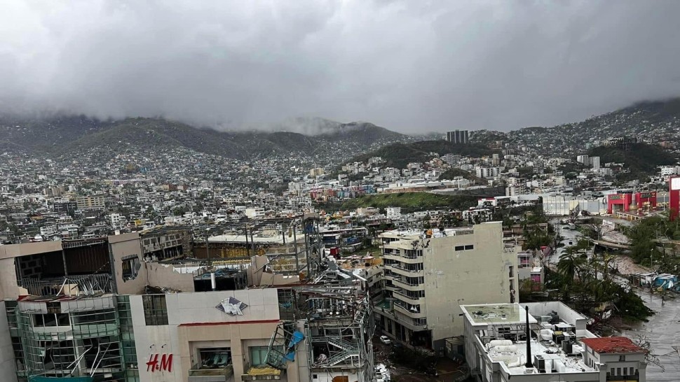 Dezastru în Acapulco. Vântul a ajuns la 315 kmh a spulberat ferestre a dărâmat case și a ucis oameni. Violența uraganului i-a șocat și pe meteorologi | GALERIE FOTO  VIDEO