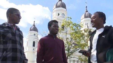 Tineri africani la pelerinaj la Sfânta Parascheva. Doi dintre ei vor fi preoți ortodocși