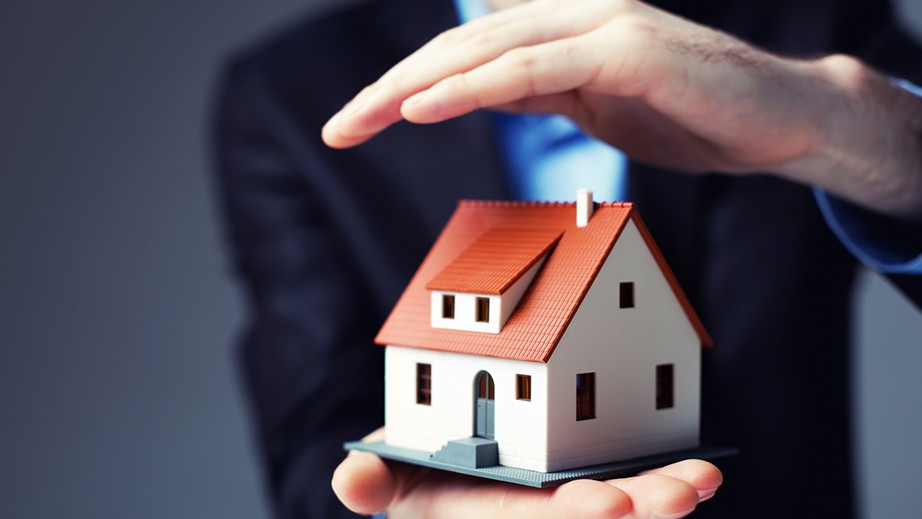 Peste 500 de români au rămas fără locuinţe. Păcăliți de un dezvoltator imobiliar