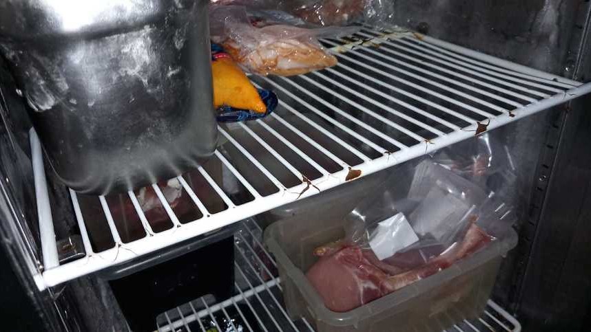 Amenzi de peste 800.000 de lei în Centrul Vechi. Au fost găsite alimente expirate sau stricate