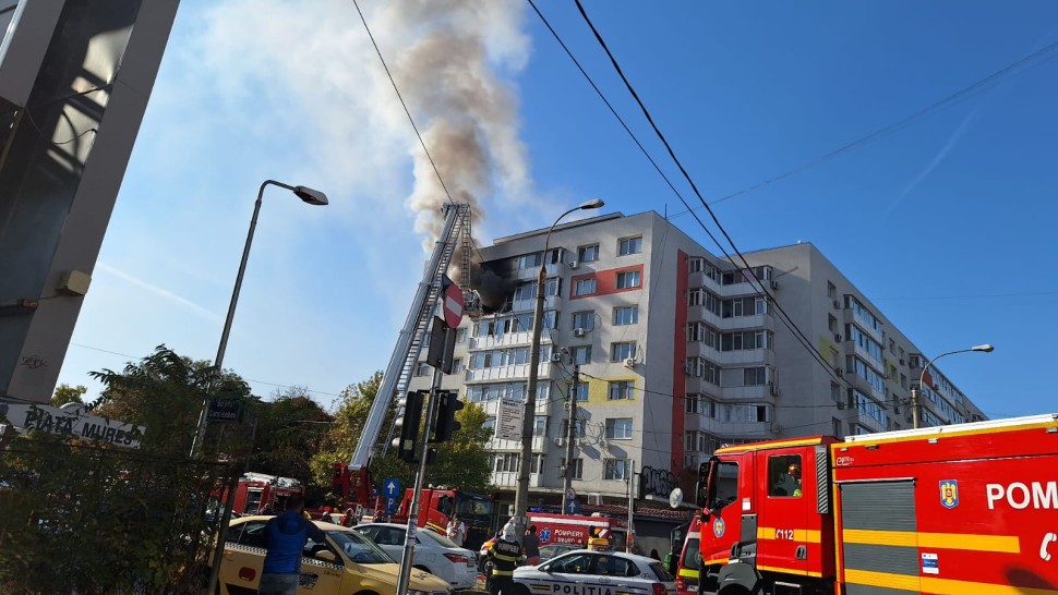 Explozie într-un apartament din București Incendiu cu degajări mari de fum pe Calea Griviței | VIDEO
