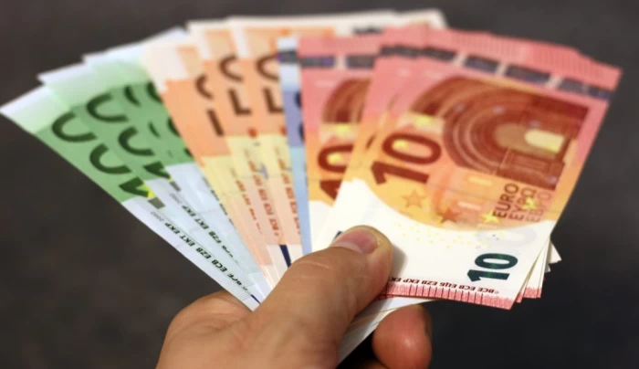 Moneda euro se prăbușește.