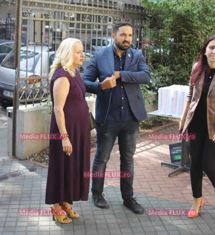 EXCLUSIV: Domnul Tudy, fostul Oanei Zăvoranu, înconjurat tot de femei, în timp ce fosta iubită este înconjurată tot de... scandal | PAPARAZZI