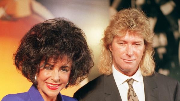 Povestea celui de-al șaptelea soț al actriței Liz Taylor. Muncitorul în constructii Larry pe care l-a cunoscut la dezalcolizare