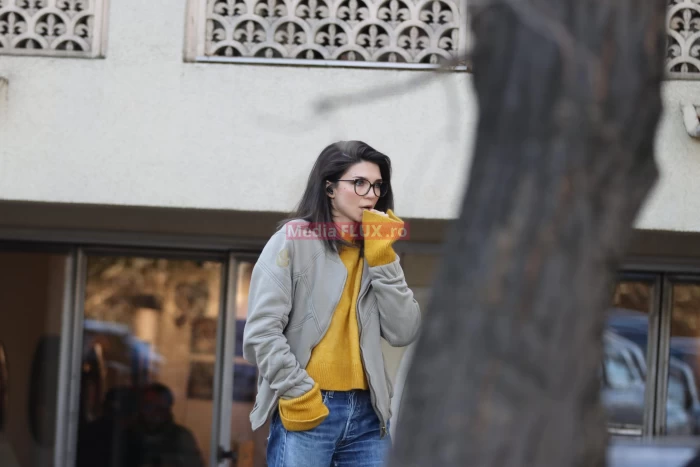 Alice Cavaleru fotografiată pe stradă de paparazzi Mediaflux