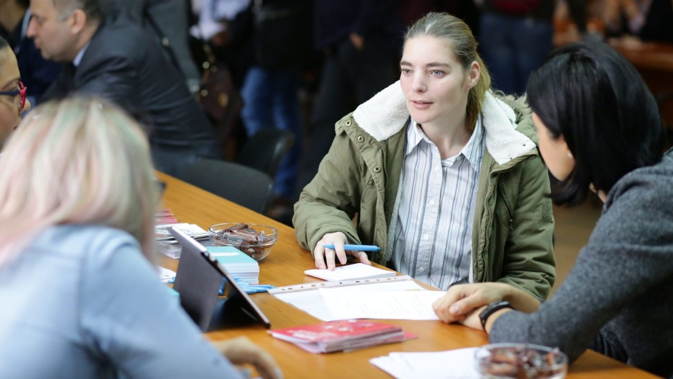 Locuri de muncă disponibile. Se caută 65.400 de angajați în țară și străinătate