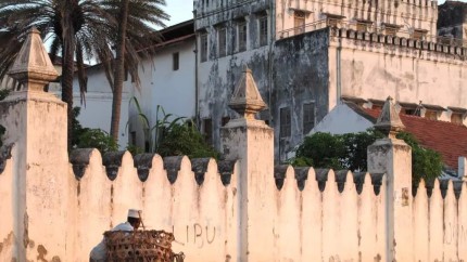 Iohannis merge să vadă casa lui Freddie Mercury din Zanzibar. Localnicii nu prea știu mare lucru despre familia solistului