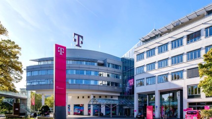 Criză pe piața de telefonie. Telekom renunță la clienții din România