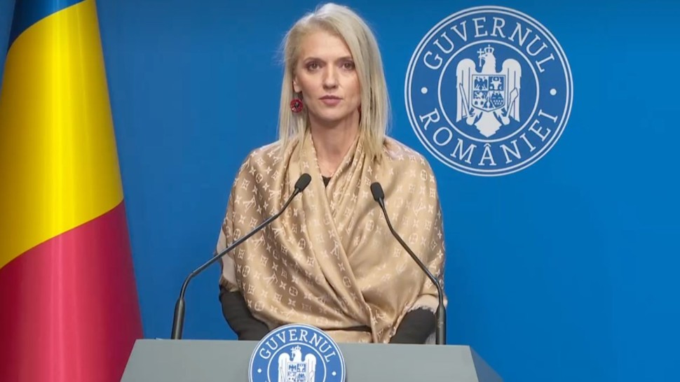 Alina Ghorgiu și-a pus șalul Vuitton auriu ca să anunțe cum va fi adus Cherecheș în țară