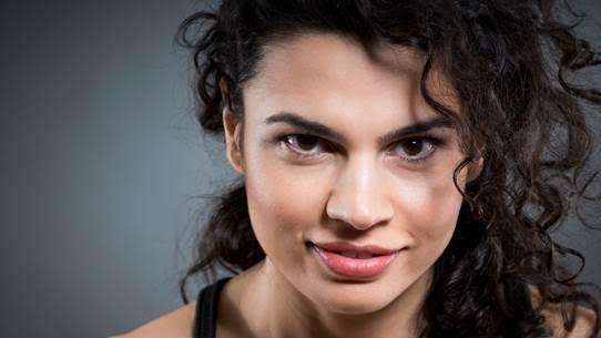 Cine e Alina Șerban actrița româncă lăudata de Variety. Crescută la un orfelinat din București ajunsă la Academia Regală de Artă Dramatică din Londra