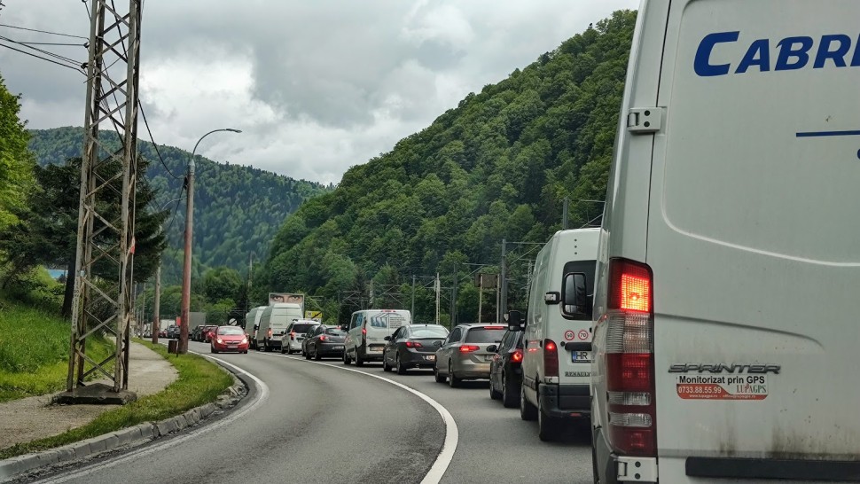 Când vom putea merge la munte pe un drum nou. Încep lucrările la alternativa pentru DN1 de pe Valea Prahovei
