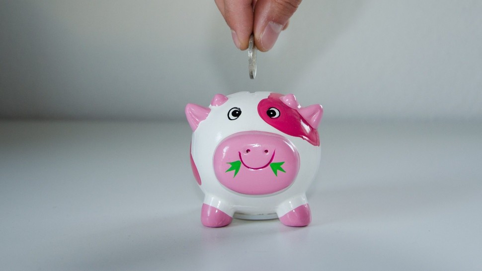 Un sfert dintre români nu reușește să pună niciun ban deoparte. Ce facem în caz de urgență