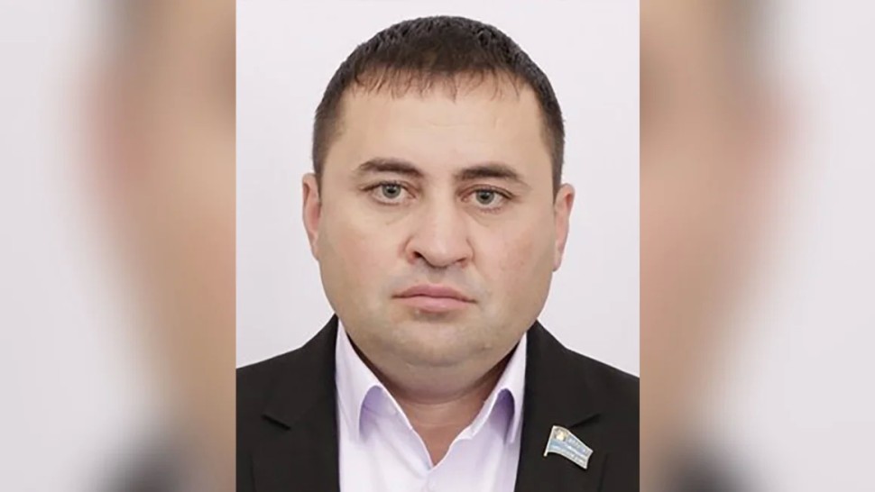 Un politician pro-Putin a fost găsit mort în fața casei sale. Bărbatul ar fi căzut de la geamul locuinței