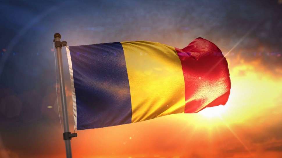 Parlamentul a adoptat legea Amenzi de la 10.000 la 20.000 lei dacă faci asta drapelului României