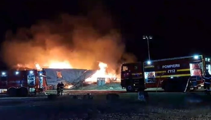 Incendiu puternic la o pensiune din Prahova