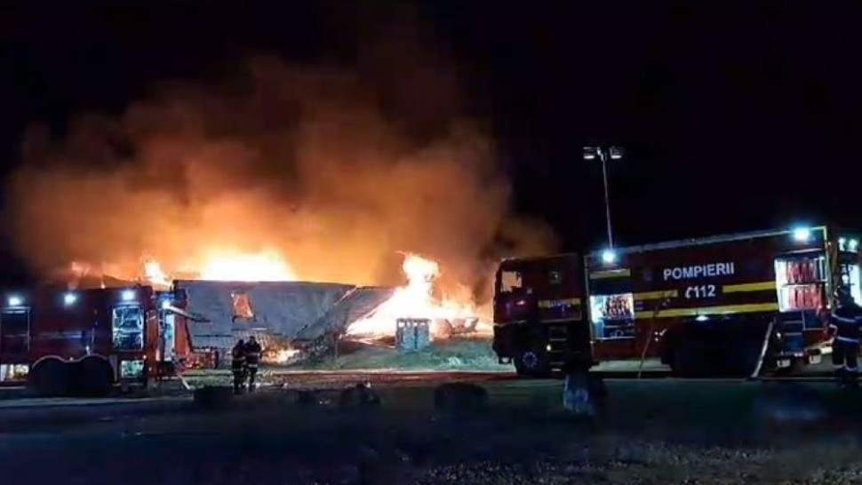 Tragedie la o pensiune din Prahova unde un puternic incendiu a făcut victime. Patru adulți și un copil au murit VIDEO | UPDATE