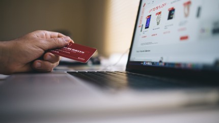 Cea mai mare bancă din România suspendă plățile de sărbători Se vor putea folosi doar cardurile