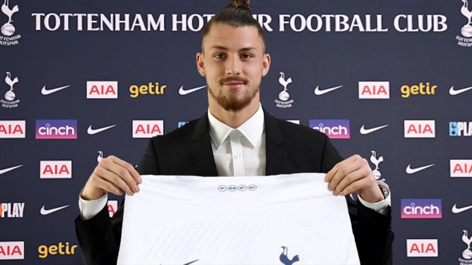 Primă de instalare uriașă pentru Radu Drăgușin. Topul celor mai bine plătiți jucători de la Tottenham