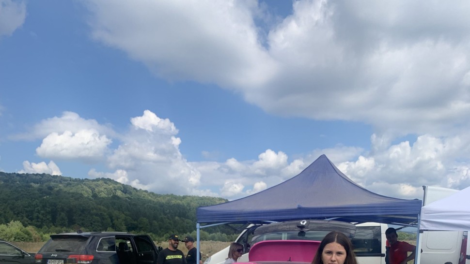 Cel mai tânăr pilot-campion din România Adolescenta de la volanul Furiei Roz