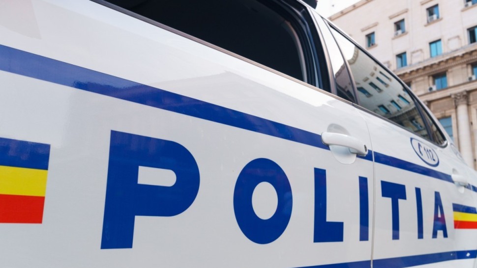 Doi poliţişti s-au luat la bătaie după o şicanare în trafic. Oamenii legii și-au aplicat ce știu ei mai bine