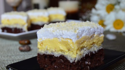 Rețetă prăjitură floare de colț. Colorată și gustoasă