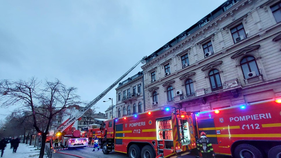 Incendiu în Centrul Vechi din București. A ars un hotel de pe Splaiul Independenței | FOTO și VIDEO UPDATE