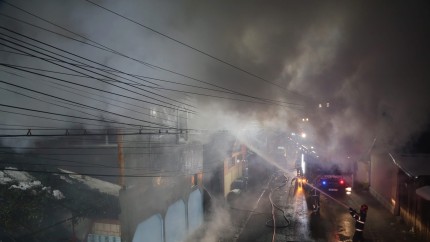 Incendiu violent în Sectorul 3 al Capitalei. Pompierii au intervenit de urgență | FOTO și VIDEO