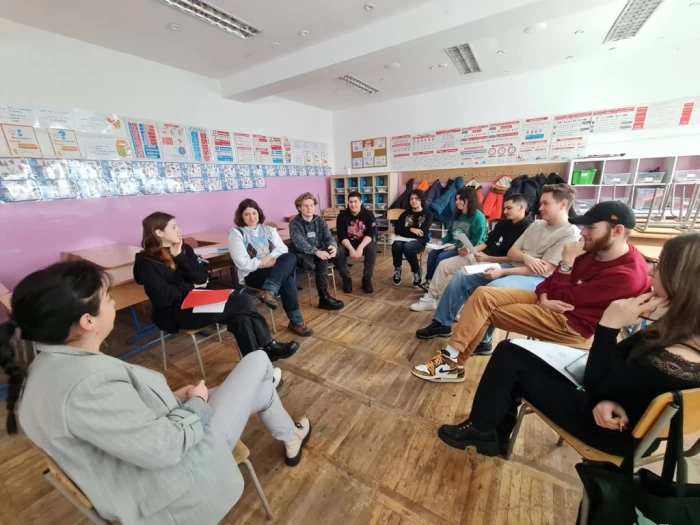 „Pe riscu` tău”, campania de prevenire a consumului de droguri, care aduce la aceeași masă elevii, părinții și profesorii