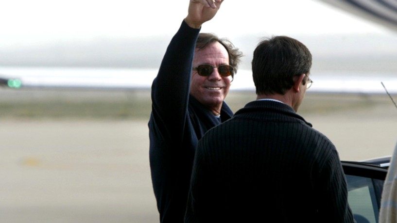 Julio Iglesias reținut pe aeroport în Republica Dominicană. Ce avea în bagaje cântărețul în vârstă de 80 de ani