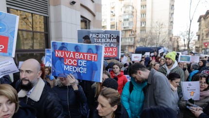 Medicii de familie din București au ieșit în stradă Protest în fața Casei Naționale de Asigurări de Sănătate