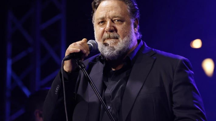 Film cu Russell Crowe realizat după cartea unui român. Când apare în cinematografe