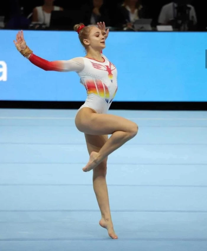 Noua speranță a gimnasticii românești. Sabrina Voinea are doar 16 ani, dar e decisă să cucerească lumea gimnasticii la Paris, în vară