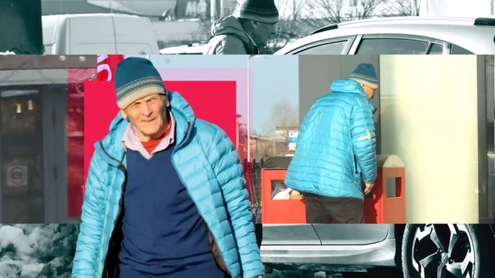 Cine trage de Theodor Stolojan? Fostul premier ”Dragă Stolo”, prins cu o geacă ruptă și lipită cu plasturi
