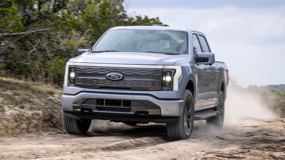 Probleme pe piața auto americană. Ford a oprit livrările pentru camiontele electrice F-150