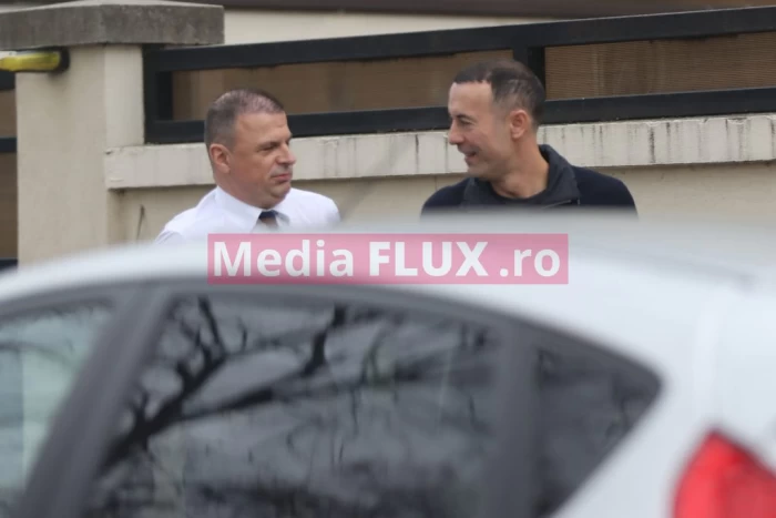 Cu DNA pe urme, Iulian Dumitrescu se ține de Poesia. Baronul de Prahova, întâlnire de taină la restaurantul preferat al politicienilor