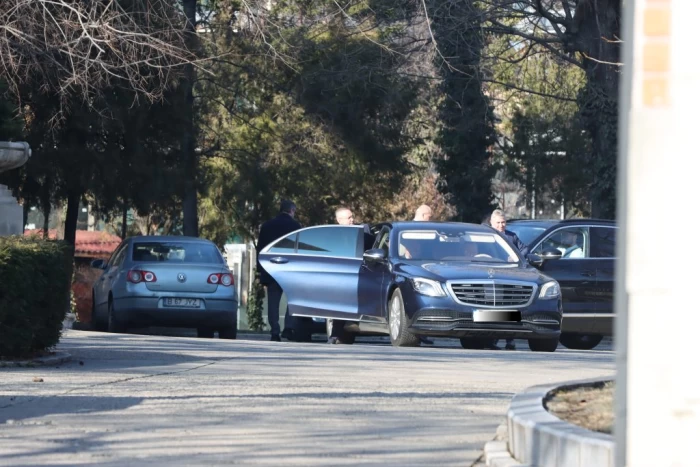 La finalul întâlnirii, toți greii din PNL au plecat cu o singură mașină