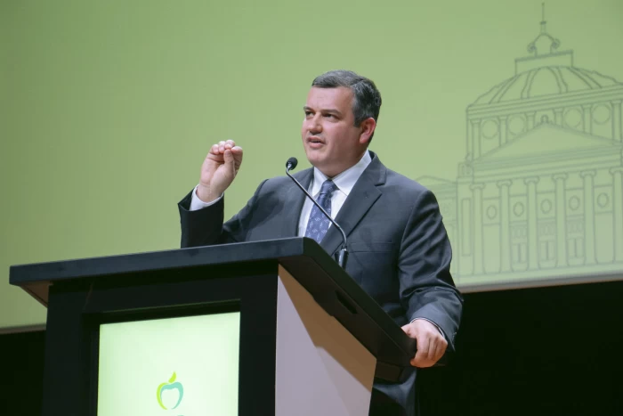 Eugen Tomac în eroare