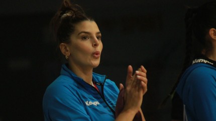 O frumoasă care a pozat în Playboy a venit în România. Joacă volei în echipa Primăriei Capitalei