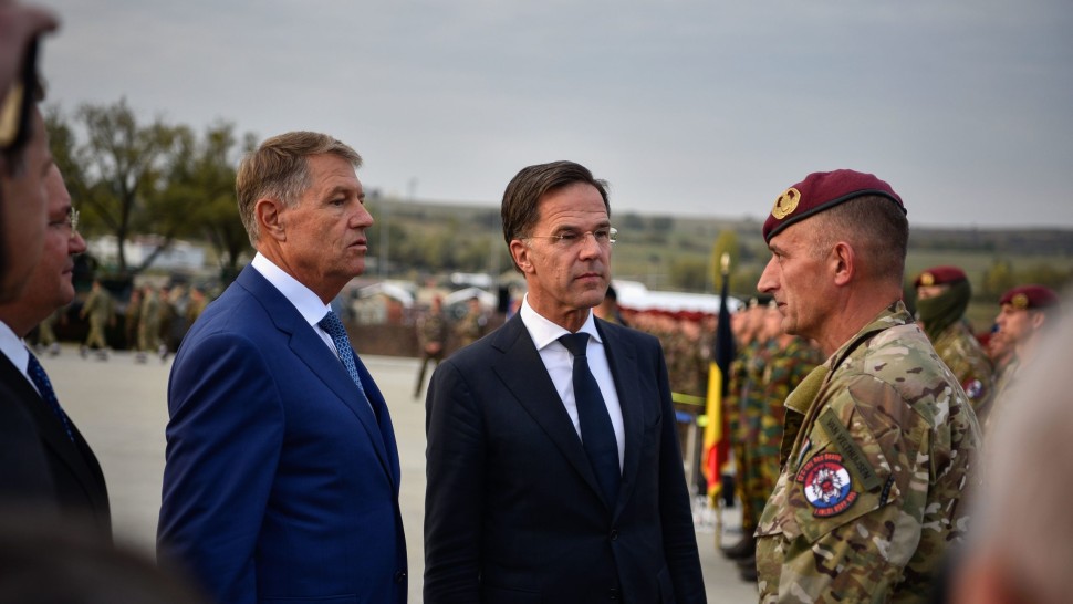 România și mai ales Klaus Iohannis nu scapă de Mark Rutte Cum ne prinde cum ne ia șefia NATO. Un nu acum și pentru președinte