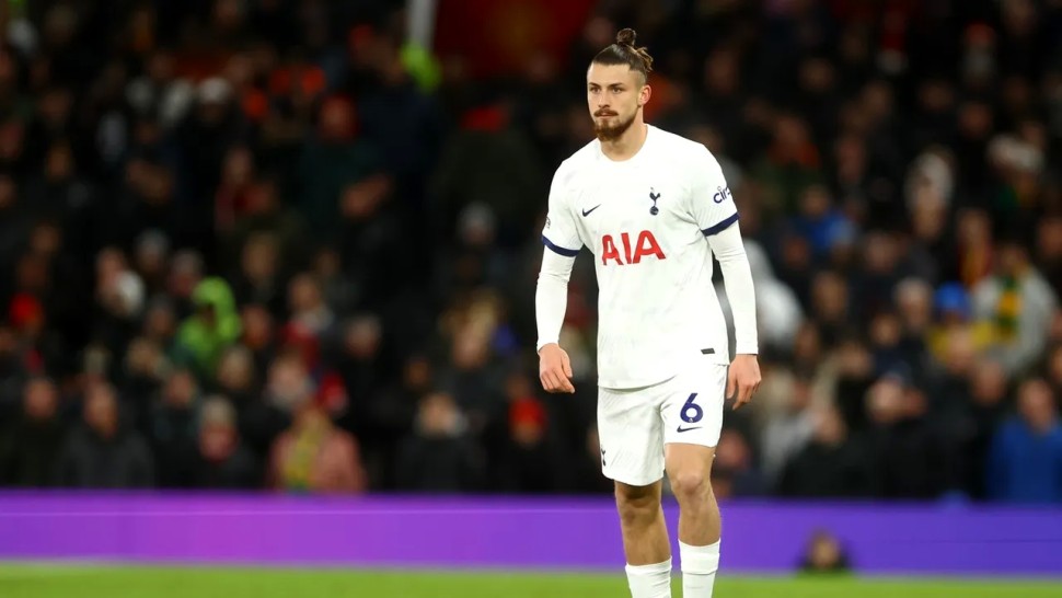 Calificativ modest primit de Radu Drăgușin în meciul cu Brentford. Internaționalul român a jucat doar 10 minute